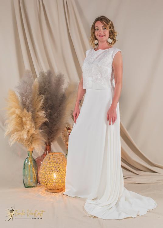 Emilie Van Oost Couture - robe de mariée top en dentelle et jupe en crêpe | 