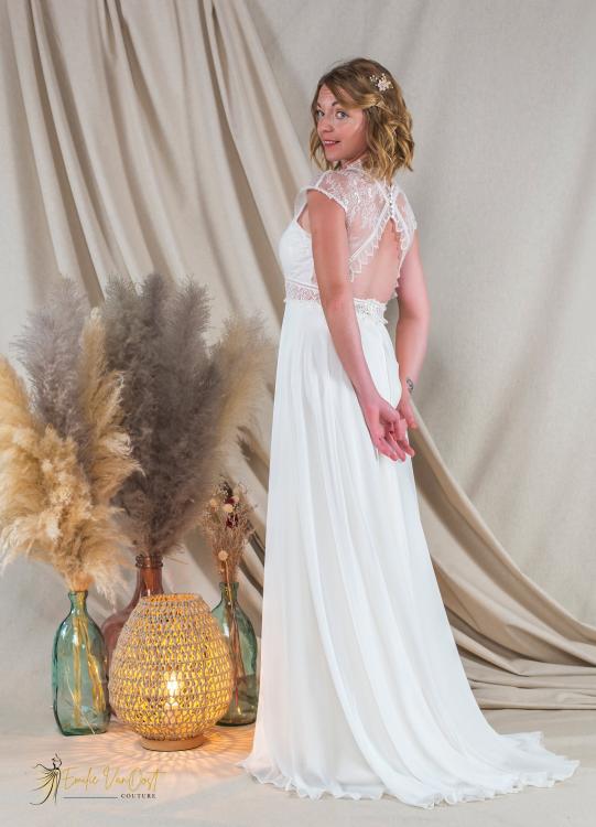 Emilie Van Oost Couture - robe de mariée fluide en mousseline et dentelle de chantilly | 
